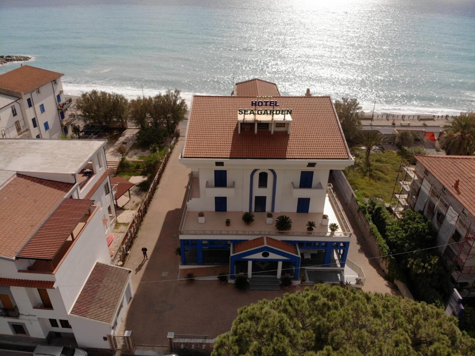 Sea Garden Hotel Acquappesa Bagian luar foto