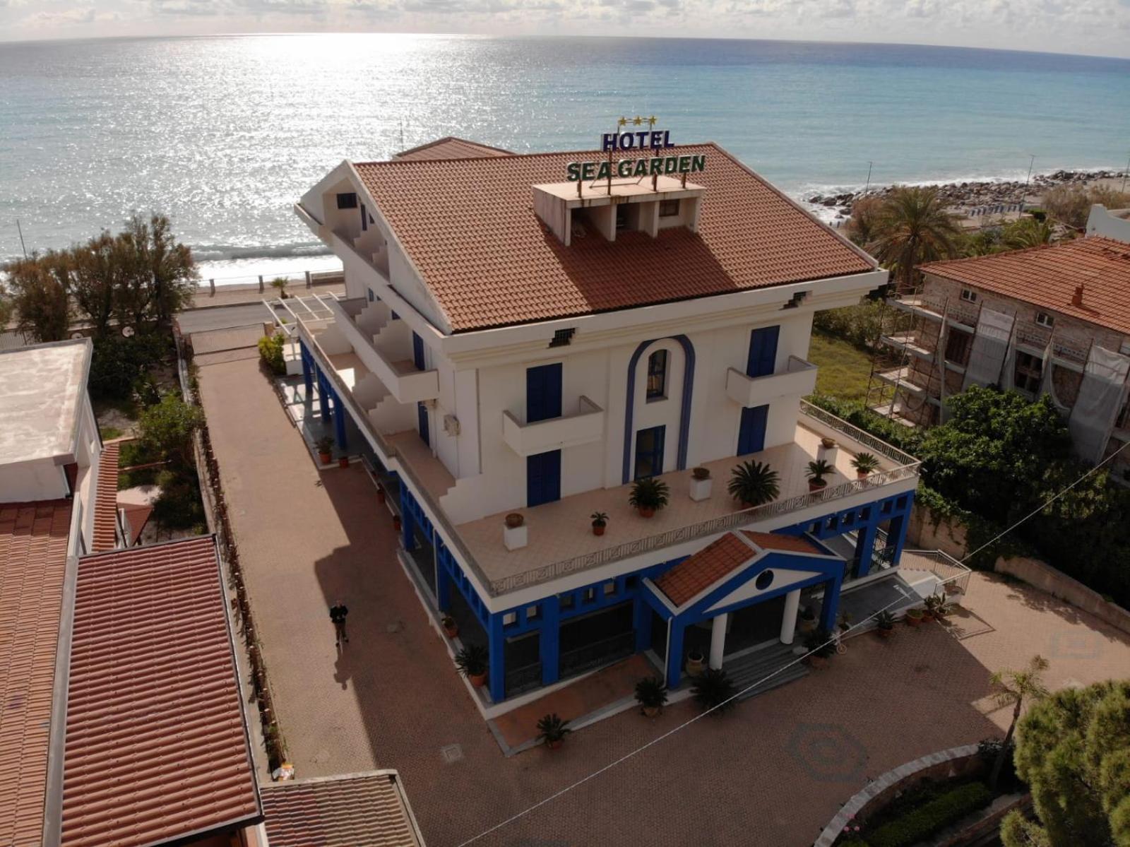 Sea Garden Hotel Acquappesa Bagian luar foto