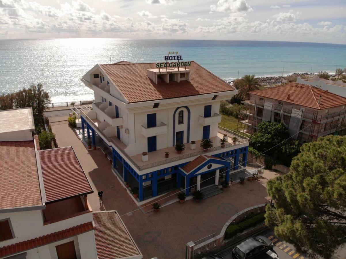 Sea Garden Hotel Acquappesa Bagian luar foto